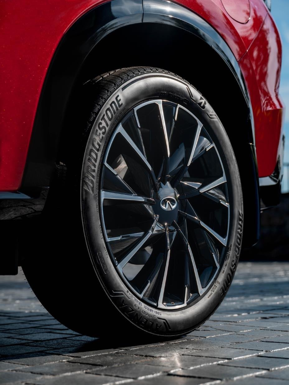 Official Infiniti photo of the 2027 QX65 AUTOGRAPH in two-tone