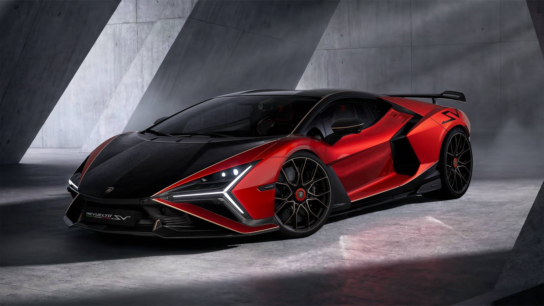 Lamborghini Built 1,963 Revuelto SVs at 1,065 CV and Still Will Not Price It