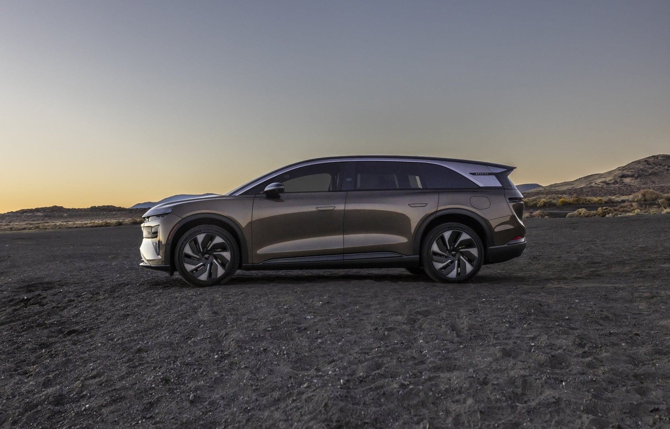 Lucid Gravity Grand Touring side profile