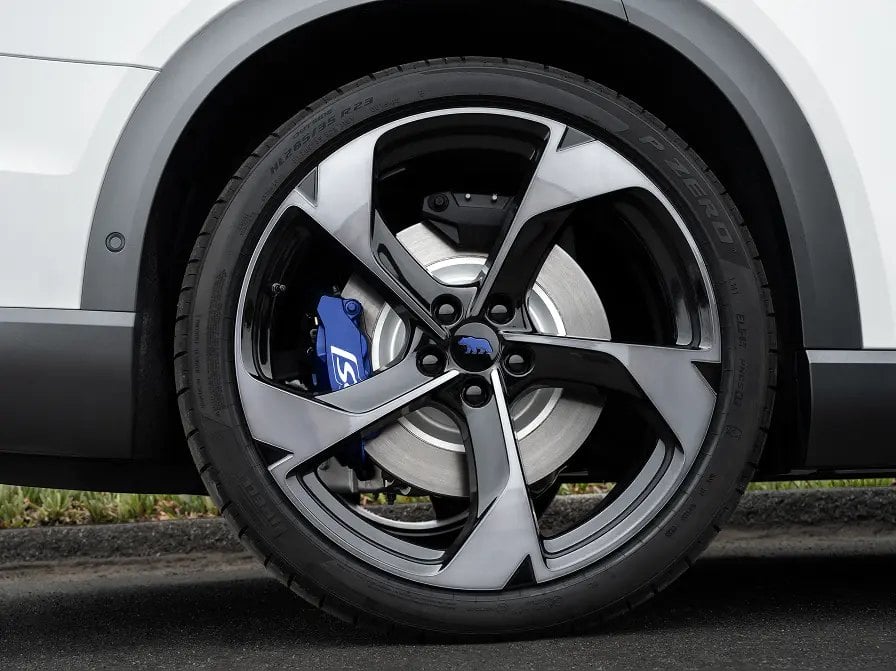 Official Lucid photo of the Gravity GT-S 23-inch wheel, Pirelli P Zero Elect, and blue GT-S brake caliper