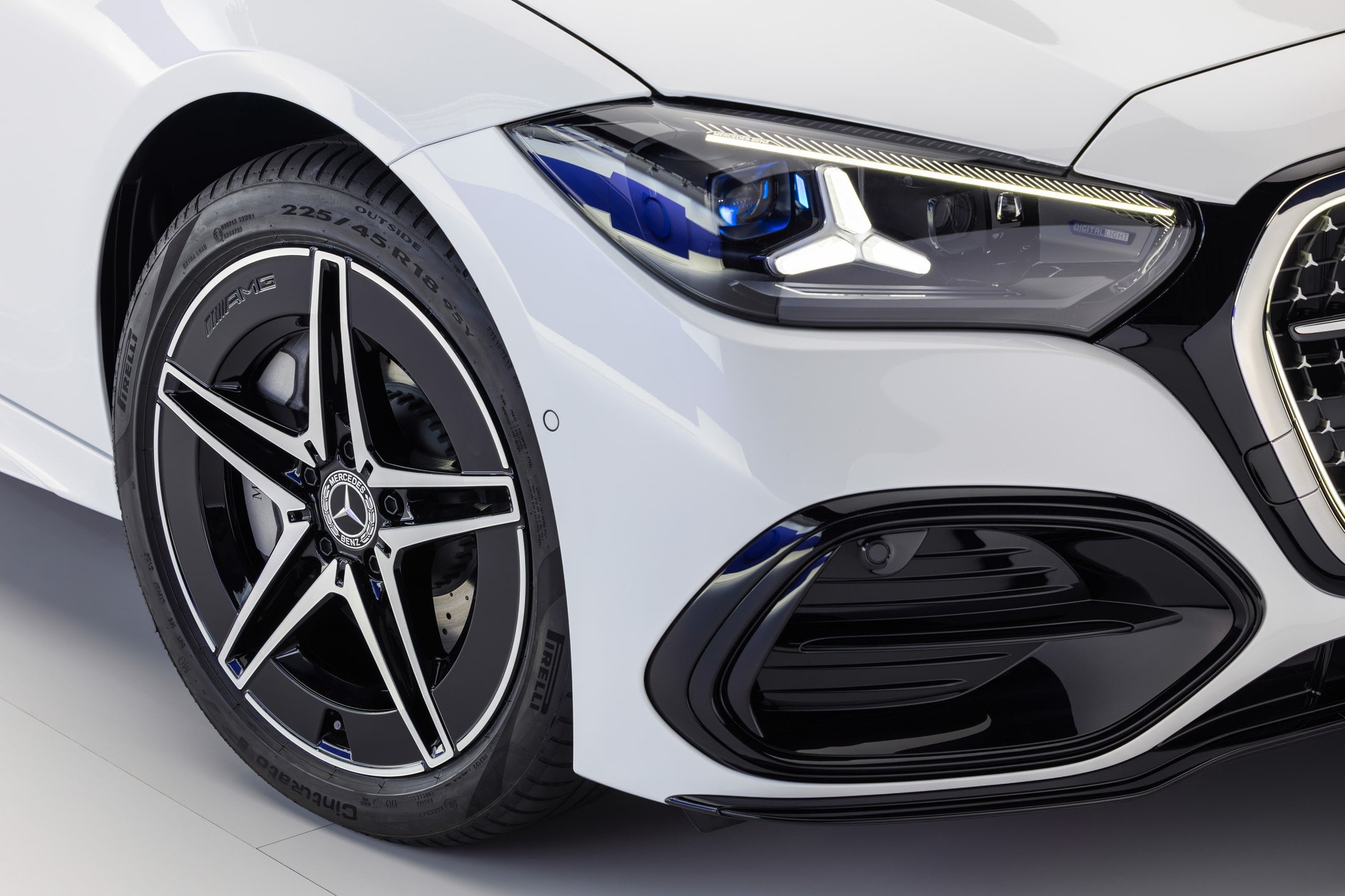 Official photo of the Mercedes-Benz C-Class star-design headlamp, grille stars, and front wheel