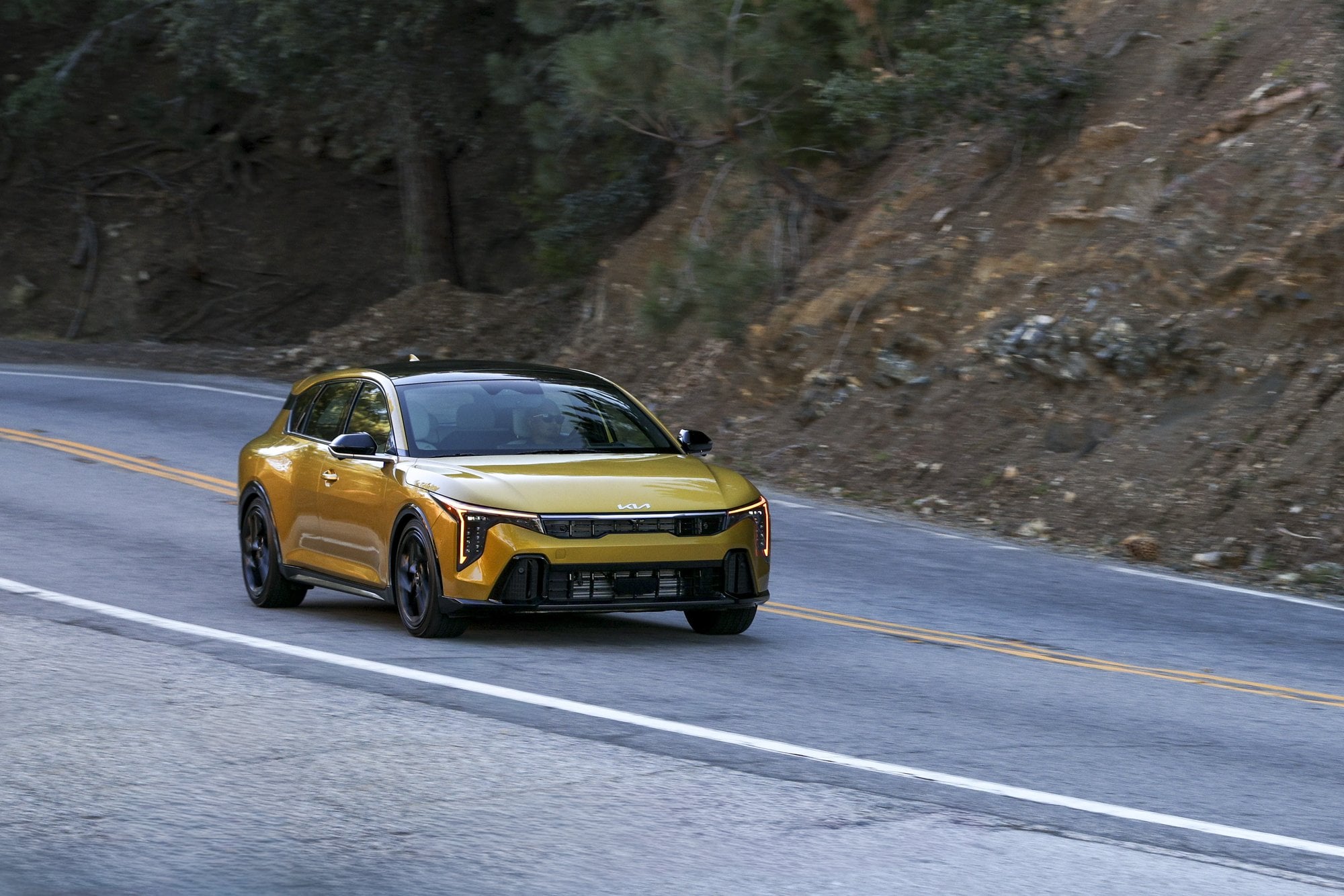 Kia Priced the 2026 K4 Hatchback EX at $24,990 and Left Out the Clutch
