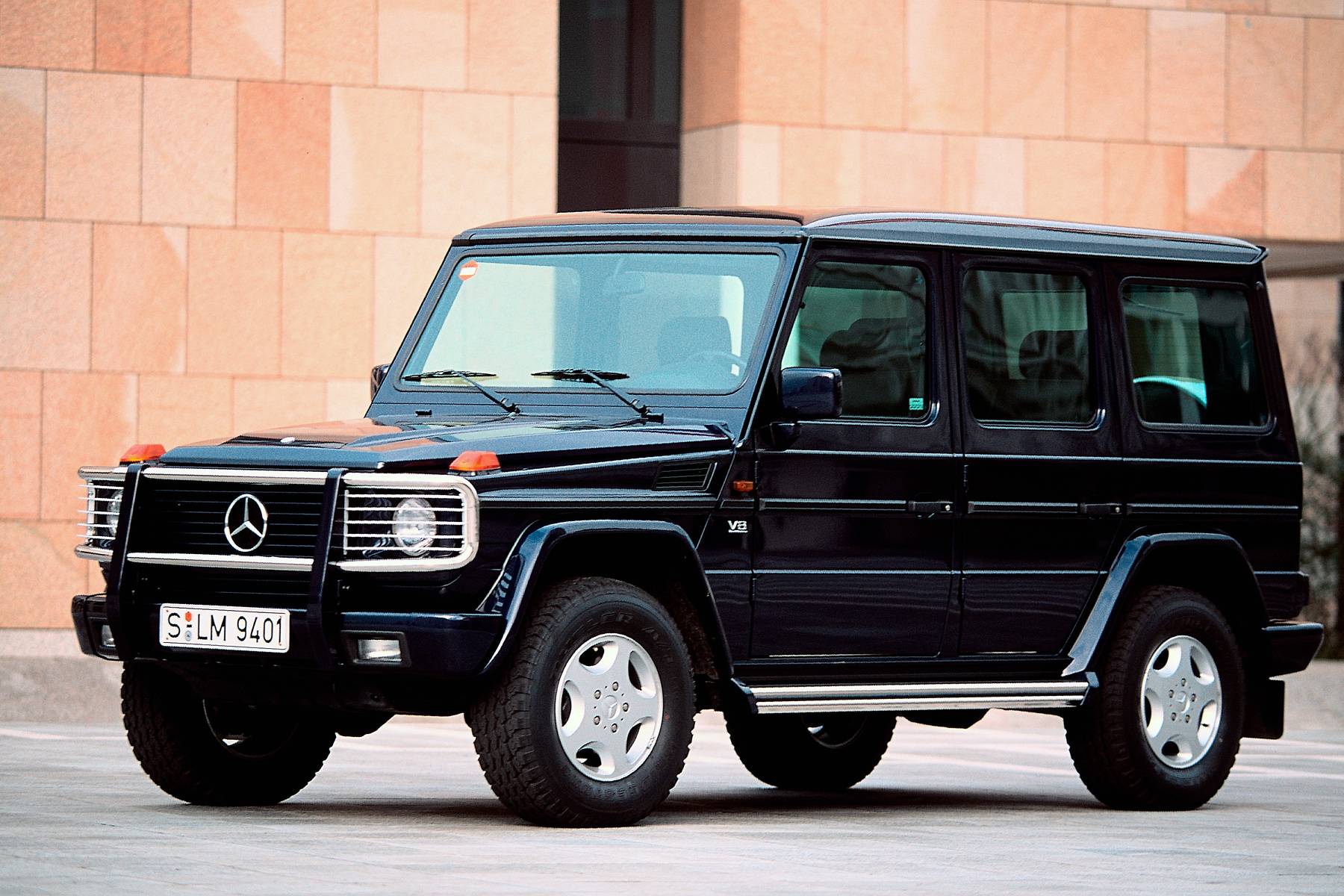 The 1987 Mercedes GRA 500 Never Existed. Here’s the Real Metal Behind the AI Fake