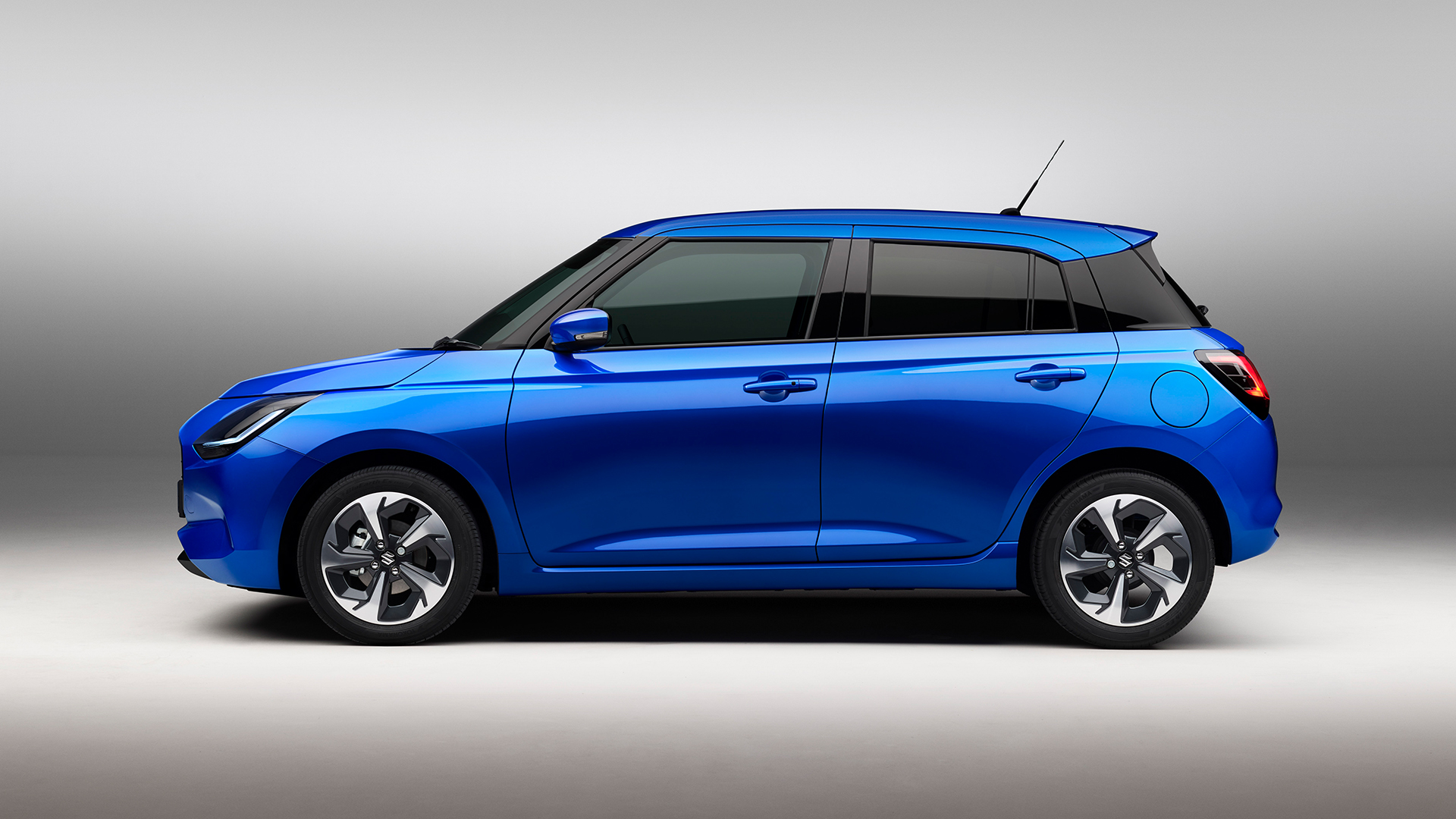 Suzuki Swift Mild Hybrid in Frontier Blue Pearl Metallic, side profile. Image courtesy of Suzuki GB.