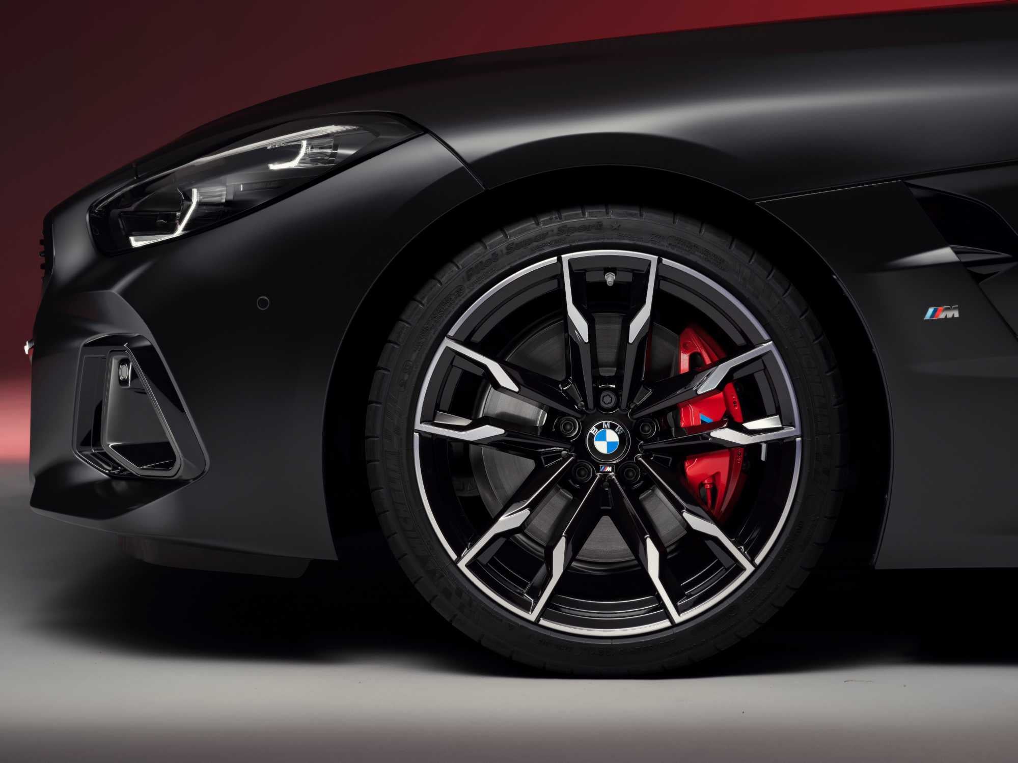 Official BMW photo of the 19-inch M Dual-Spoke Bicolor 800M wheel and red M Sport brake caliper on the 2026 BMW Z4 Final Edition